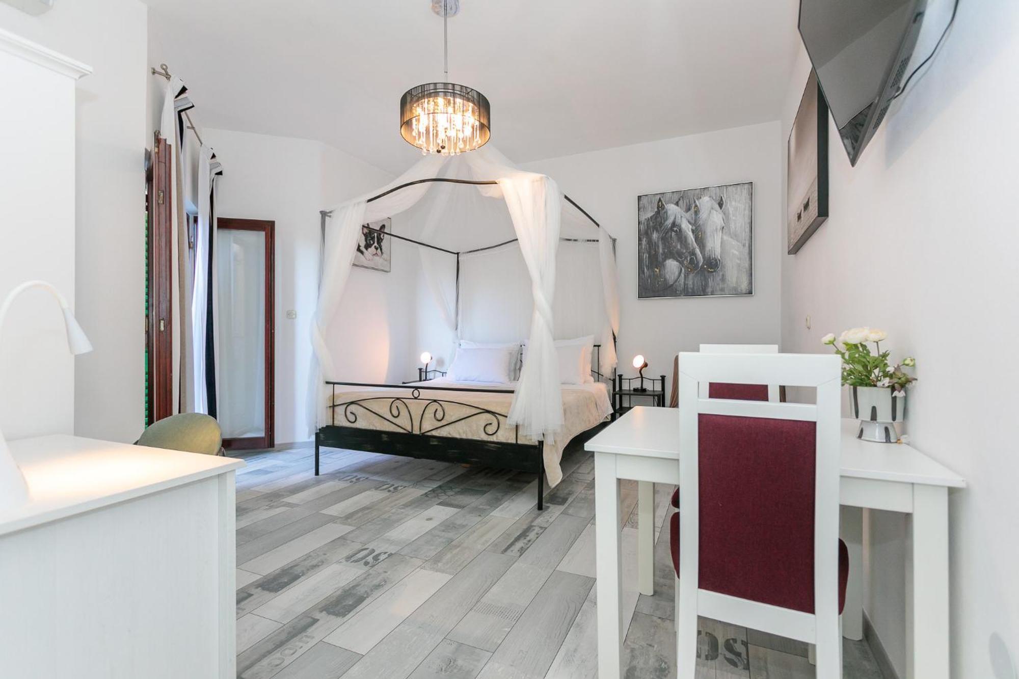 Apartments Delfin Krk Town Exterior photo