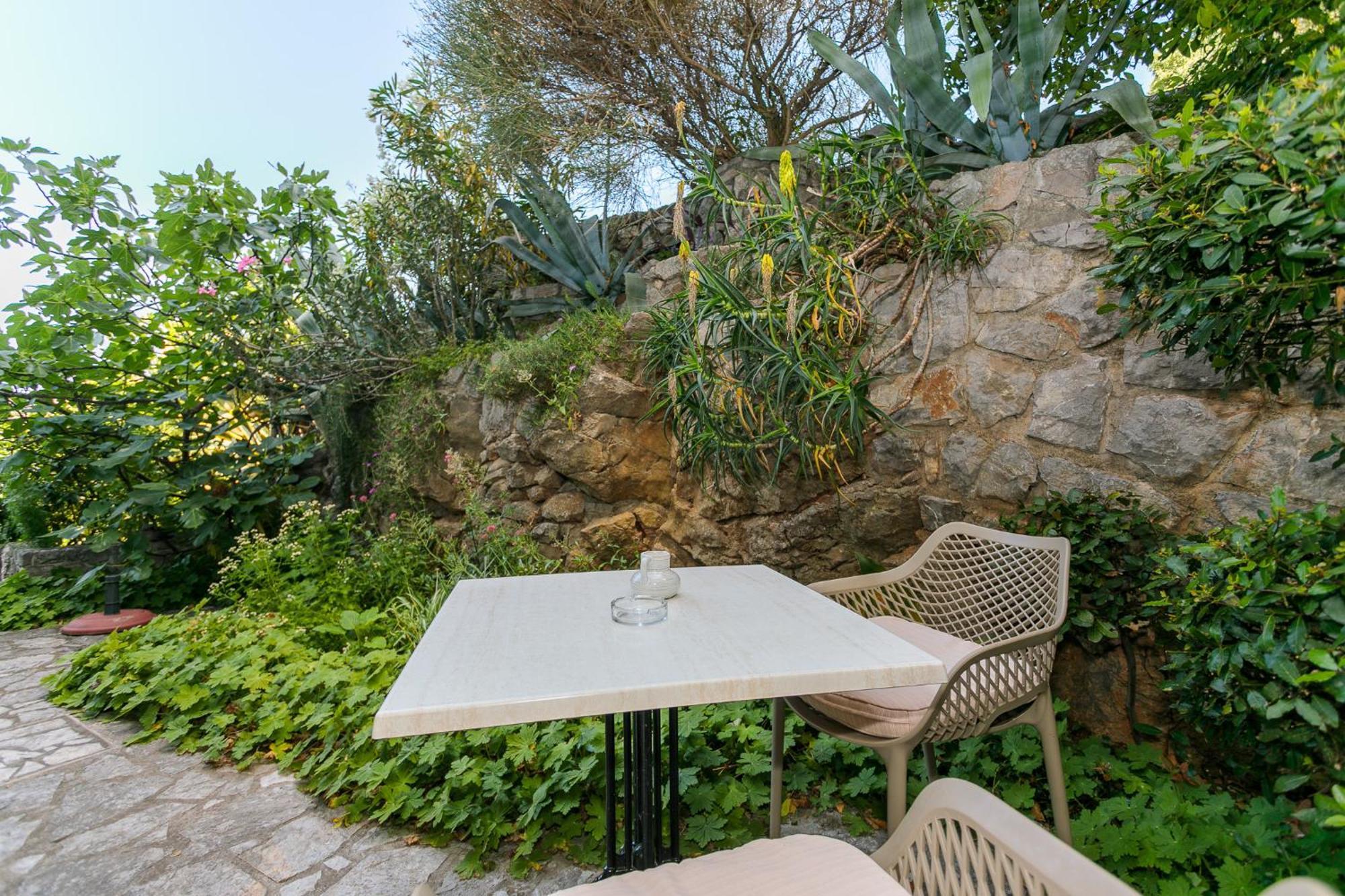 Apartments Delfin Krk Town Exterior photo
