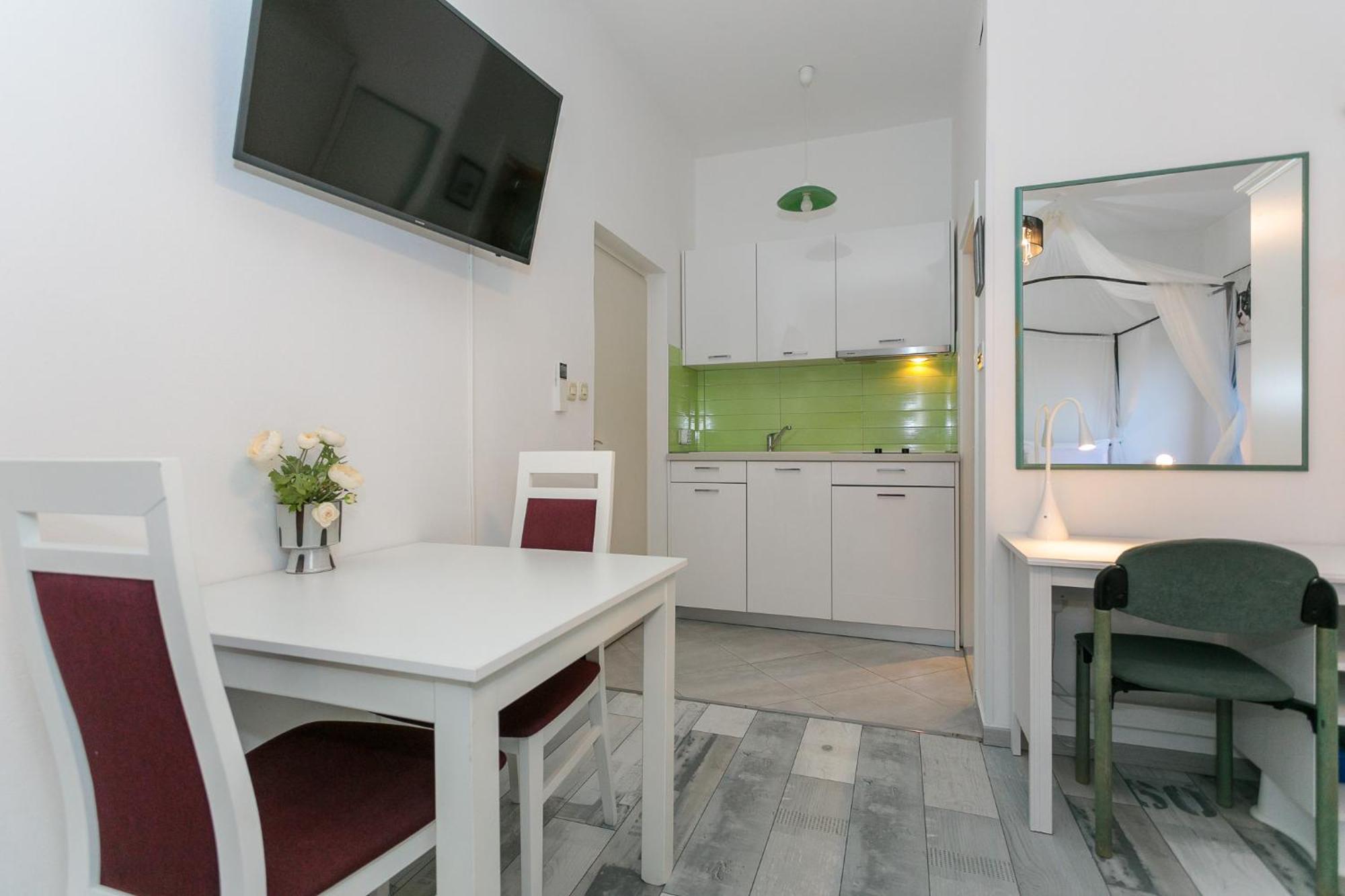Apartments Delfin Krk Town Exterior photo