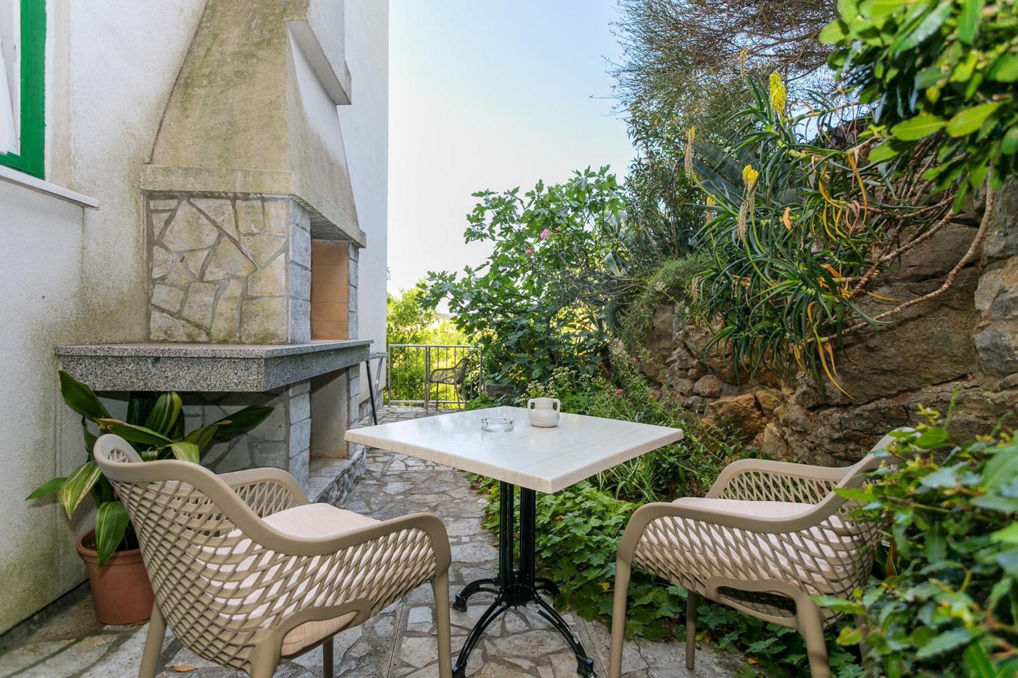 Apartments Delfin Krk Town Exterior photo