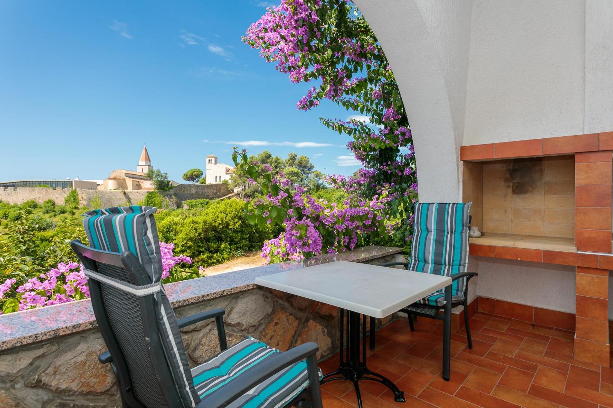 Apartments Delfin Krk Town Exterior photo