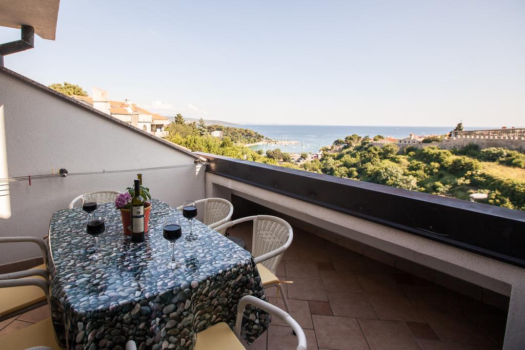 Apartments Delfin Krk Town Exterior photo
