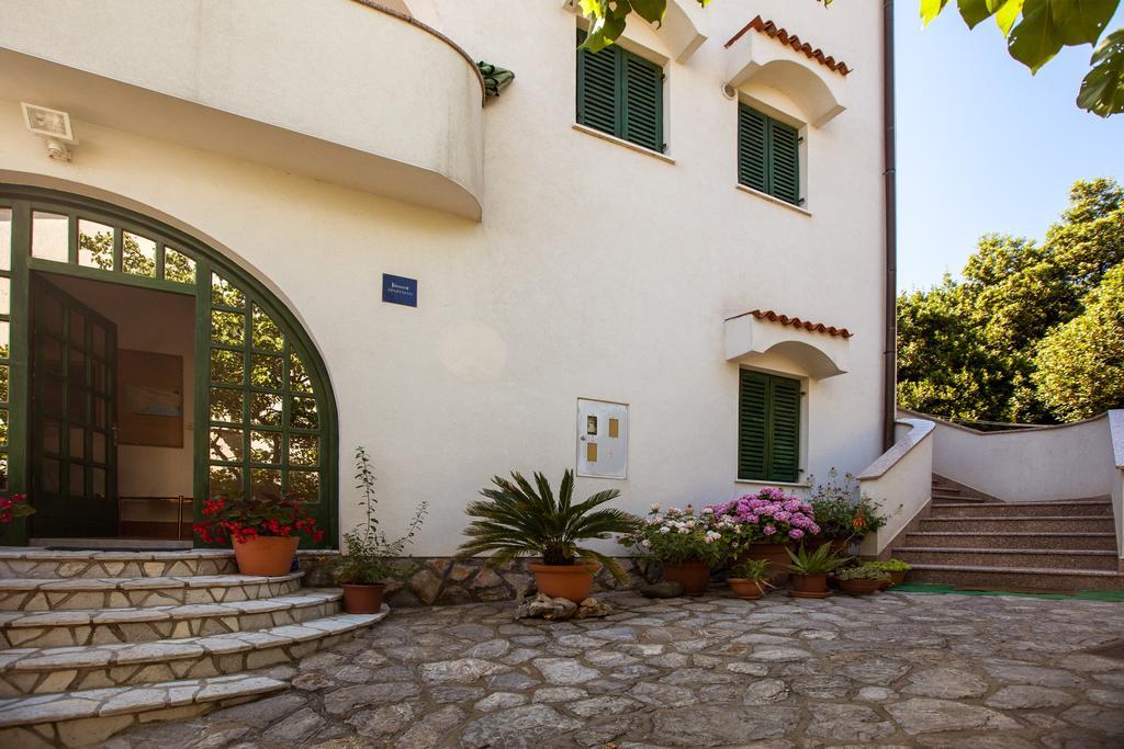 Apartments Delfin Krk Town Exterior photo