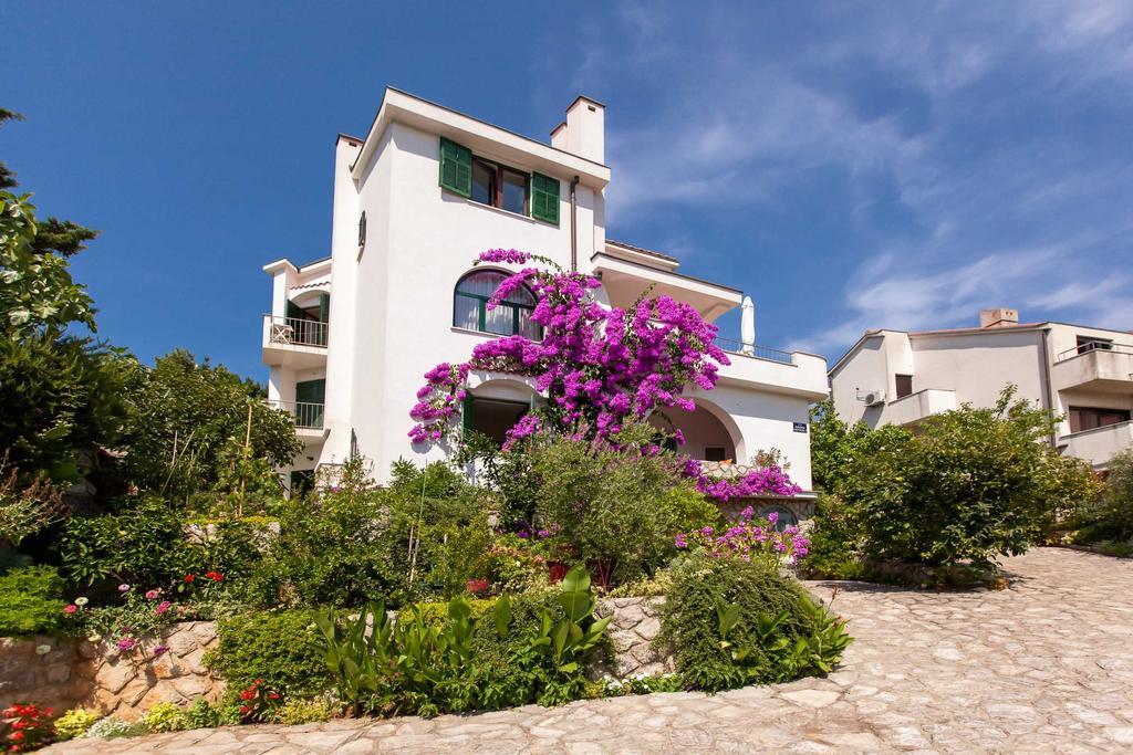 Apartments Delfin Krk Town Exterior photo